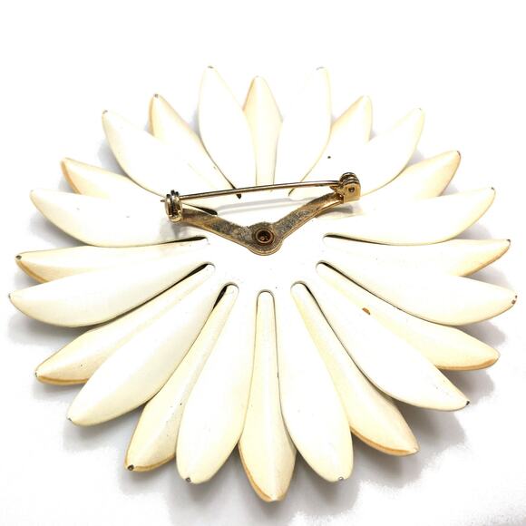1960s Beige Enamel Flower Brooch White Metal Large Daisy Retro Mod Vintage - Picture 10 of 10